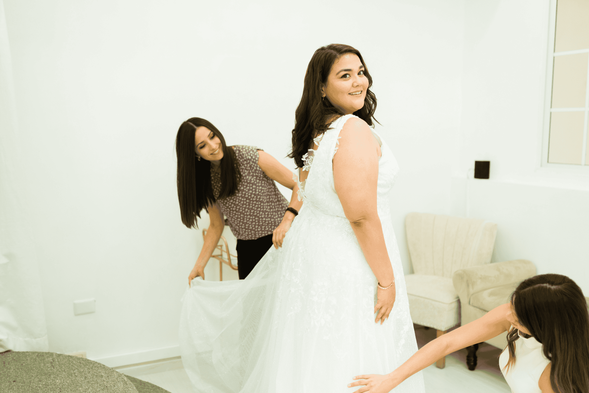 ultimate guide to plus size wedding dress shopping