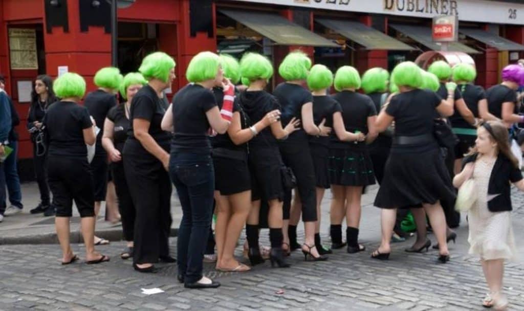 girls wearing green wigs in dublin