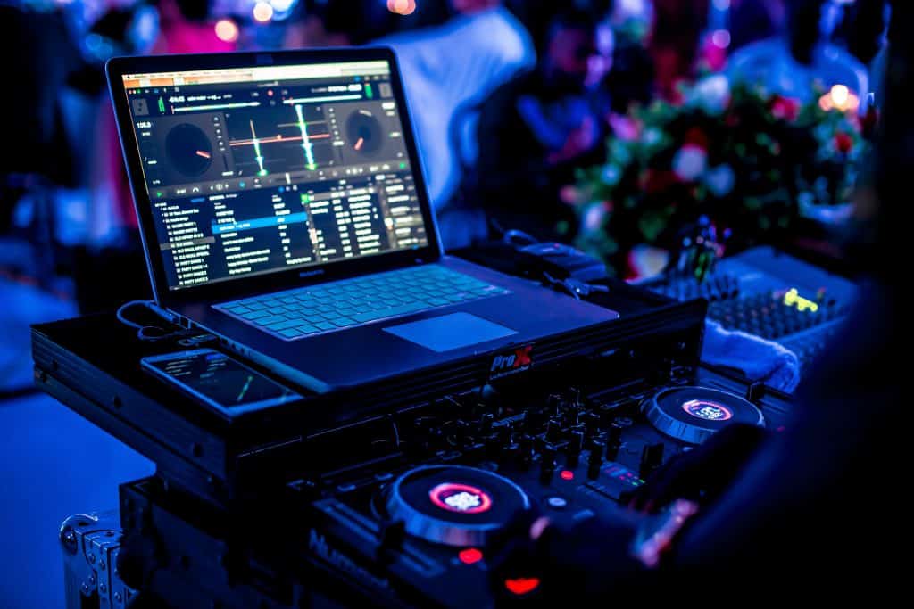 What do you need as a wedding DJ