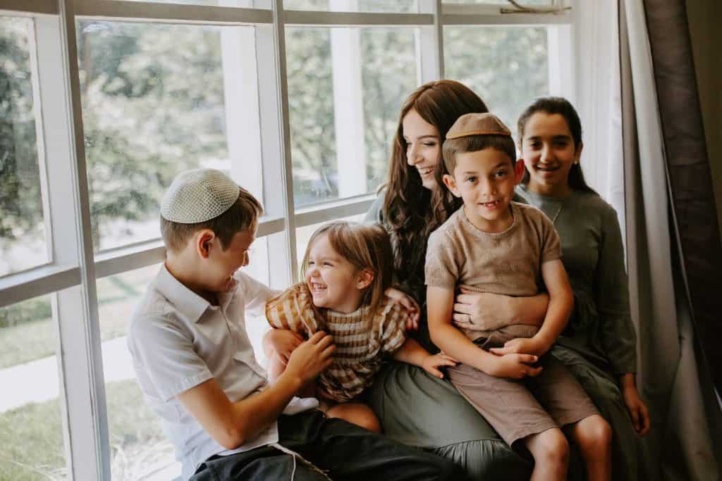 why do jewish women cover their hair