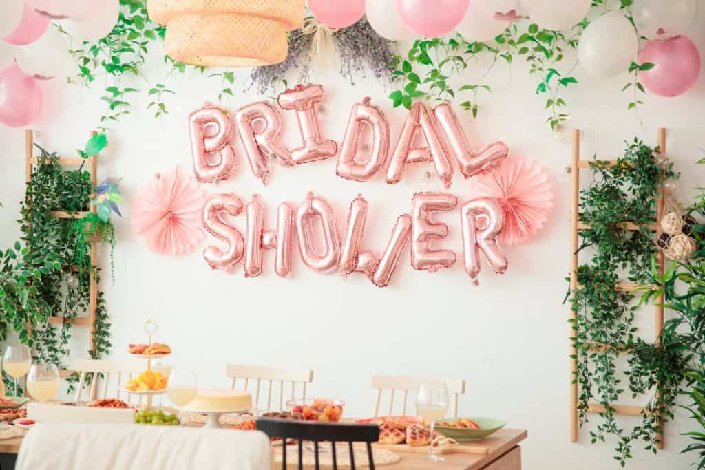 what is a good gift for a bridal shower