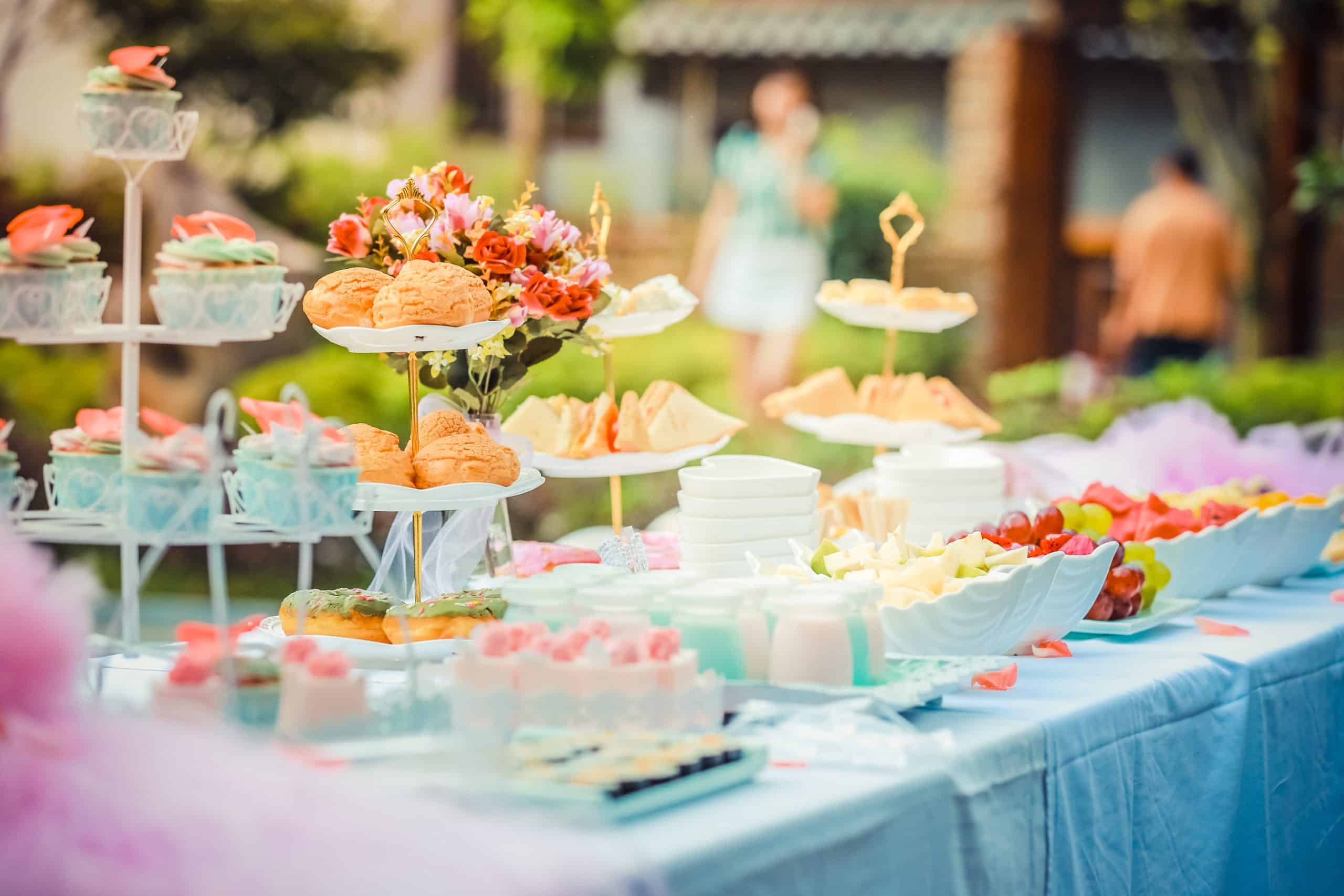 What are the types of wedding catering services?