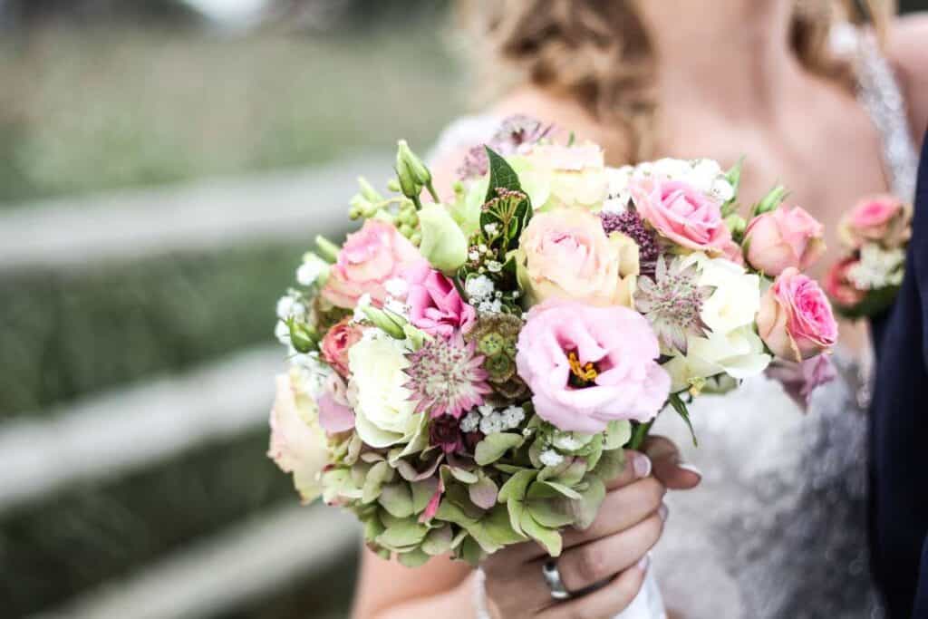 how to save money on wedding florists
