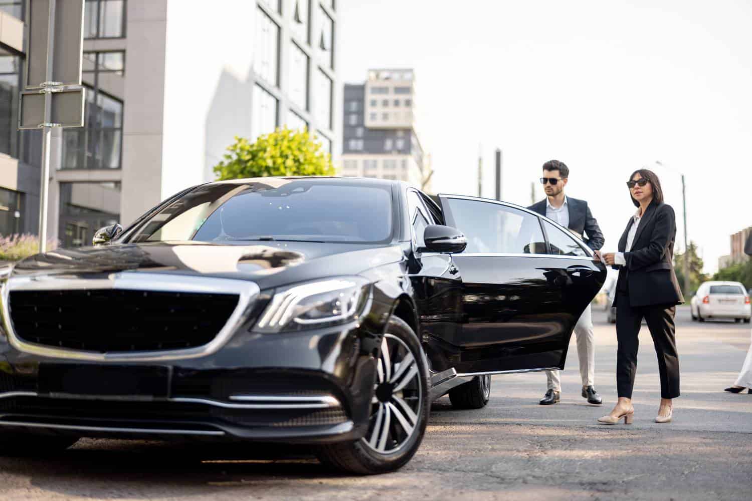 how to hire a luxury chauffeur service 2