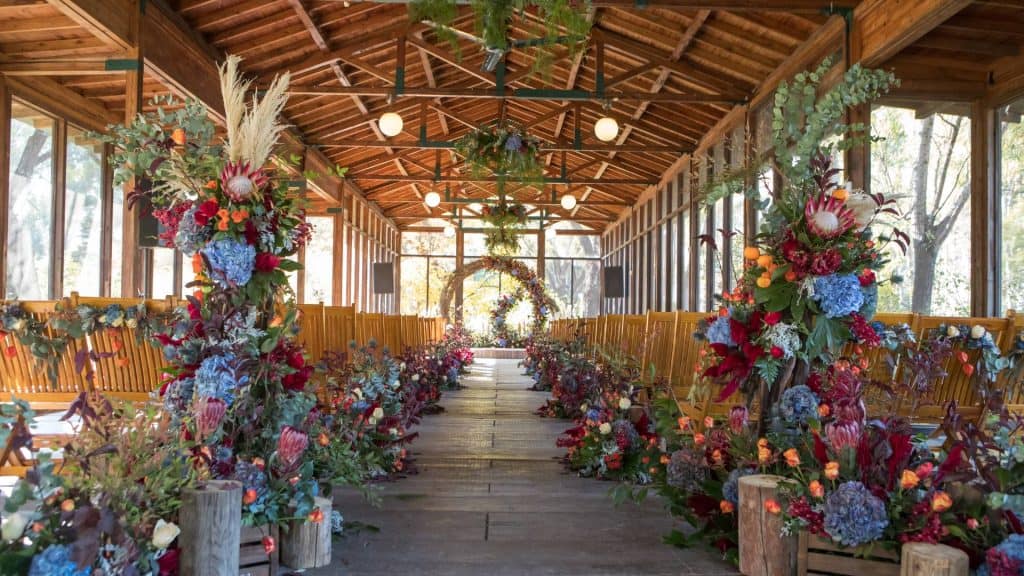 how do you incorporate flowers into your outdoor wedding venue