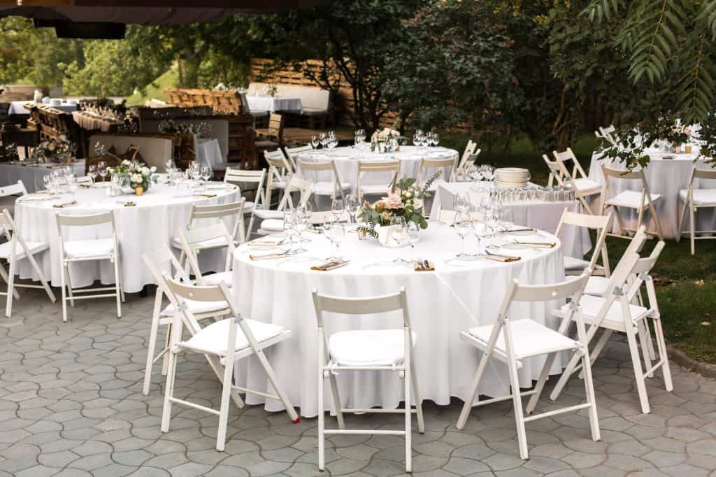 how do you plan an outdoor wedding table layout
