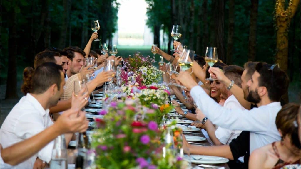 how to ensure guest comfort at your outdoor wedding