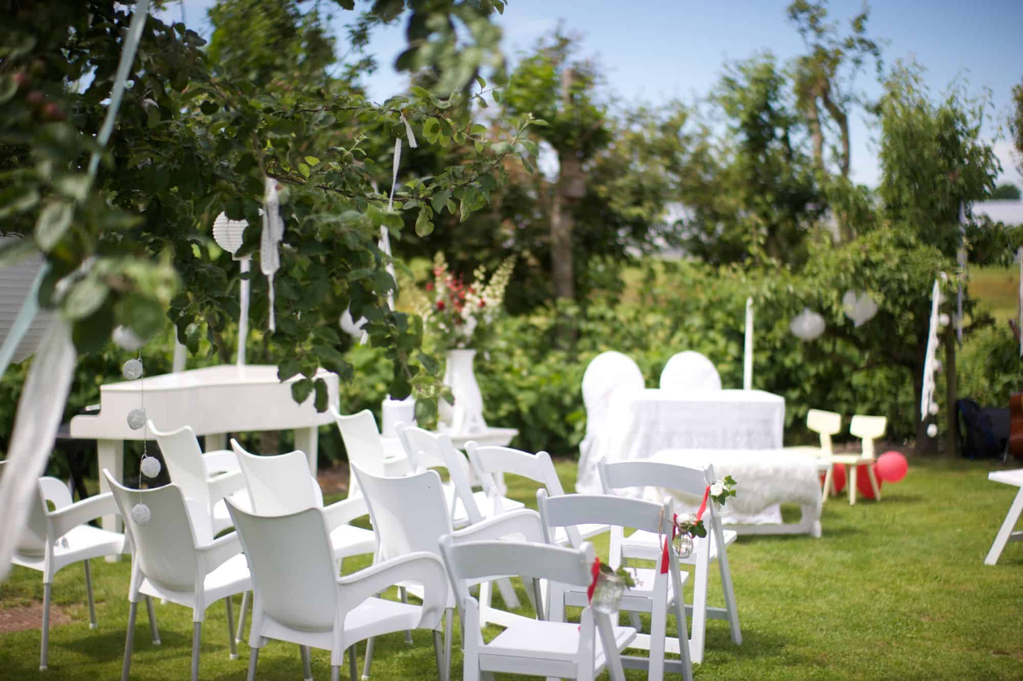 how to make your backyard a perfect venue for your wedding 1