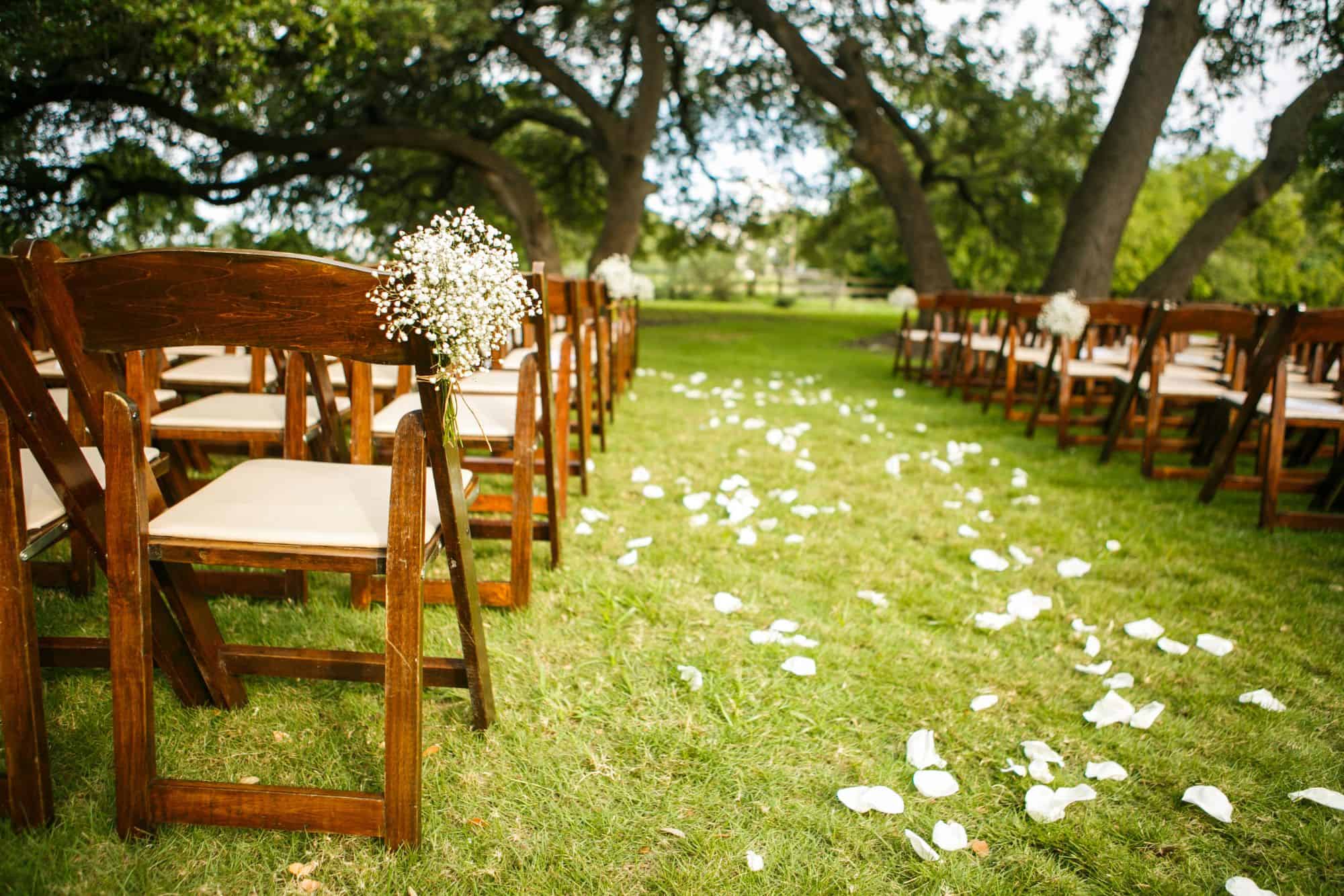 how to make your outdoor wedding venue romantic 2