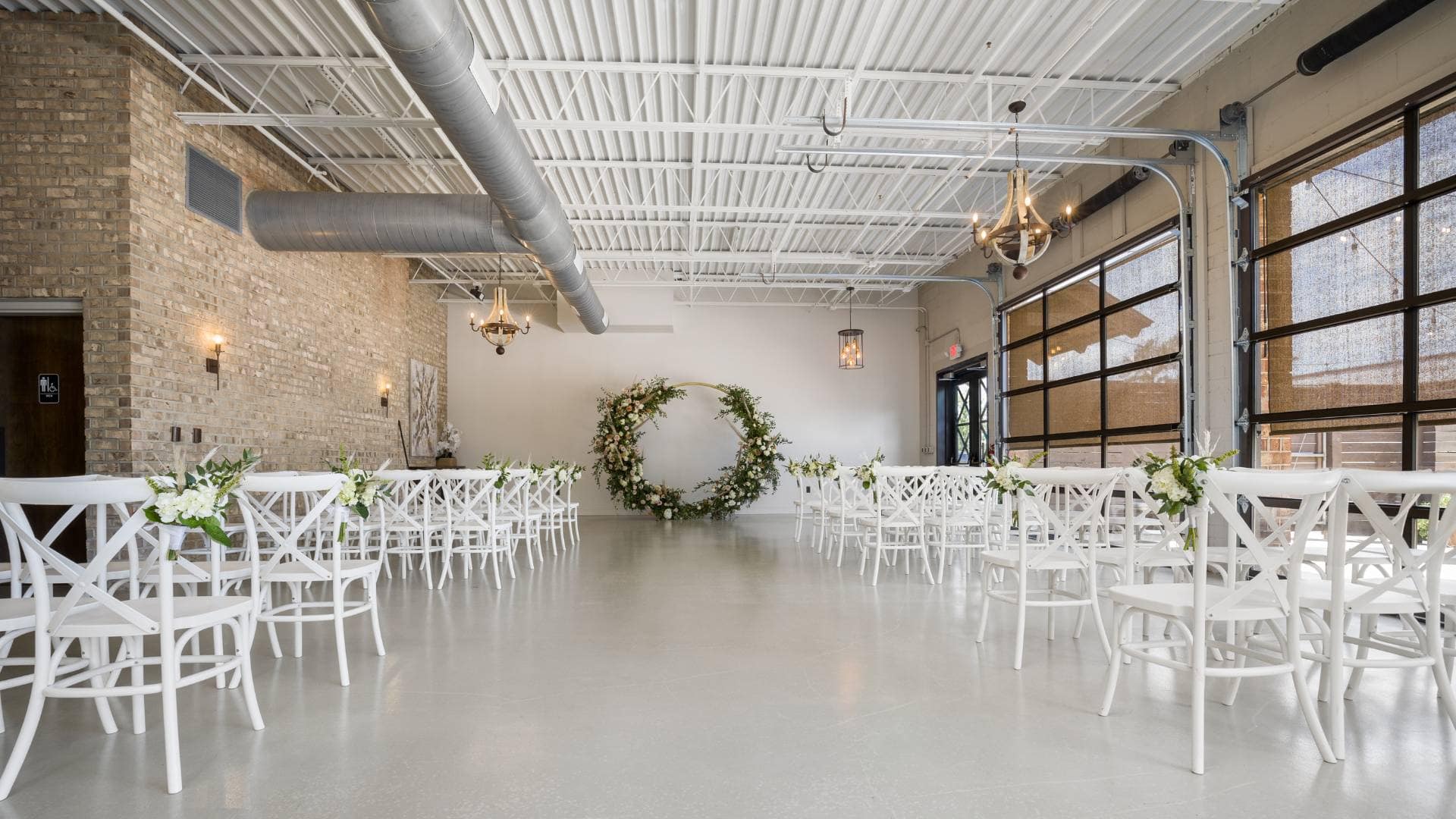 indoor vs. outdoor wedding venues