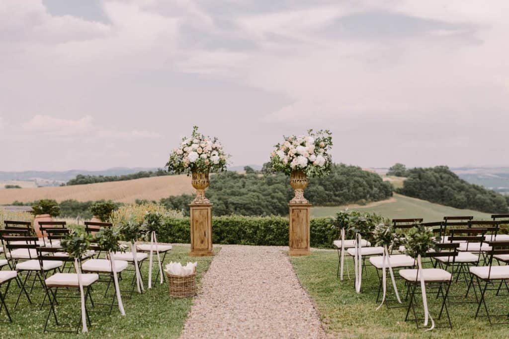 the dos and don'ts of selecting your wedding venue