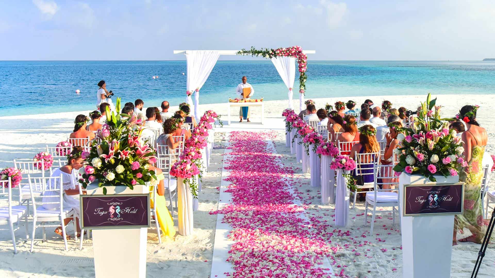 understanding the setting of your outdoor wedding aisle
