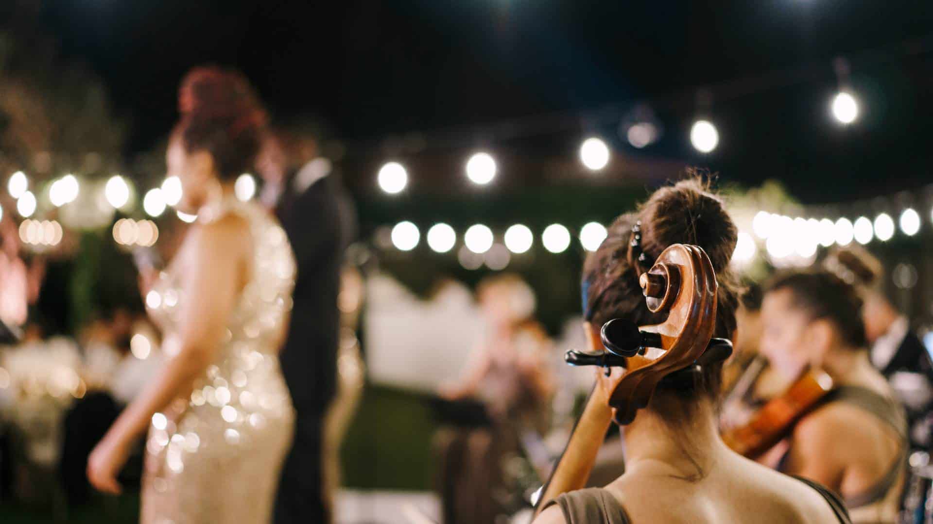 what are the acoustic challenges of outdoor wedding venues