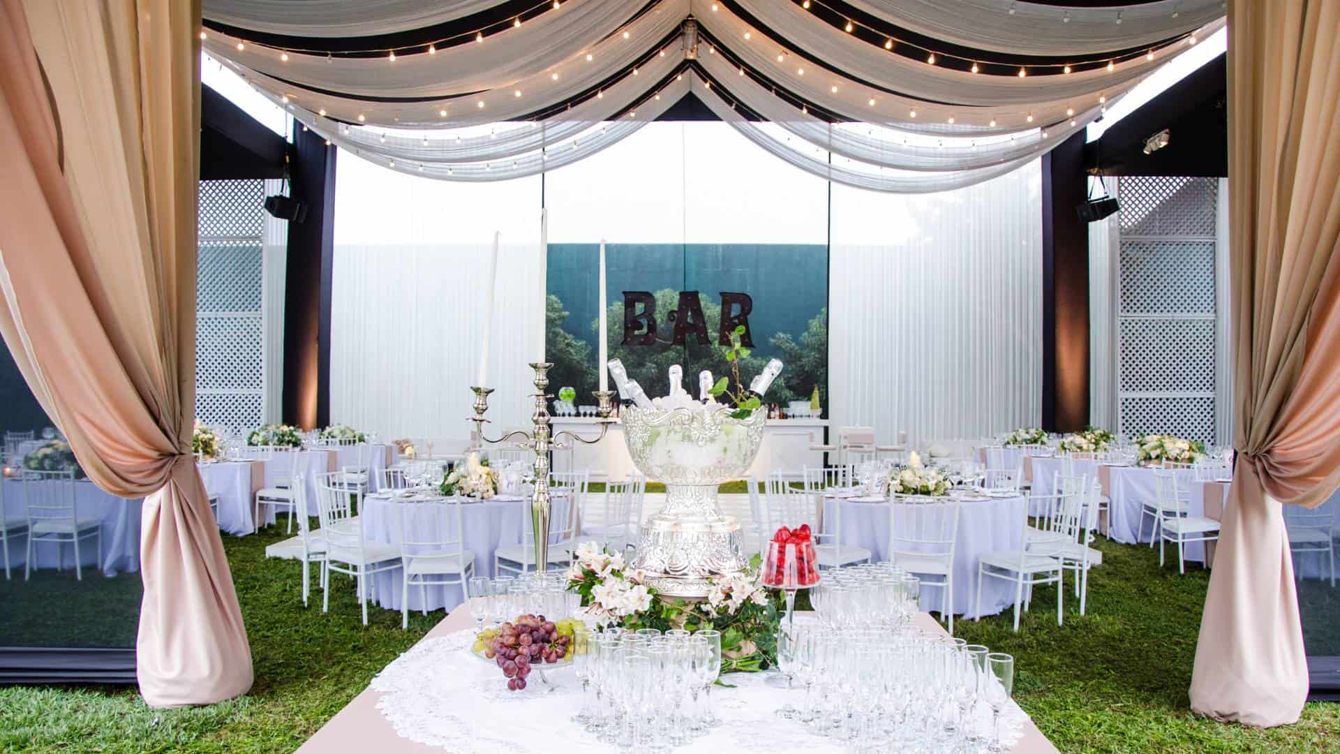 what to consider when choosing indoor or outdoor wedding venues