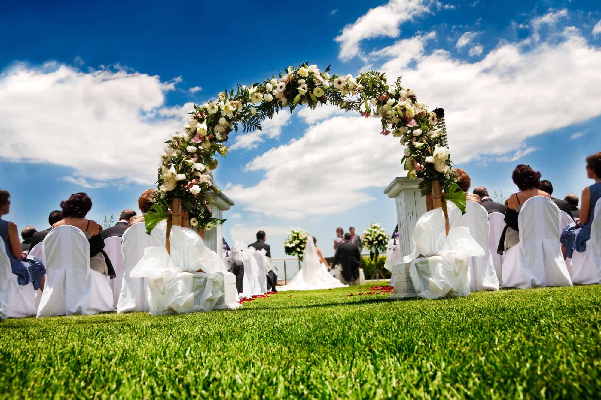 why are outdoor wedding venues so popular 2