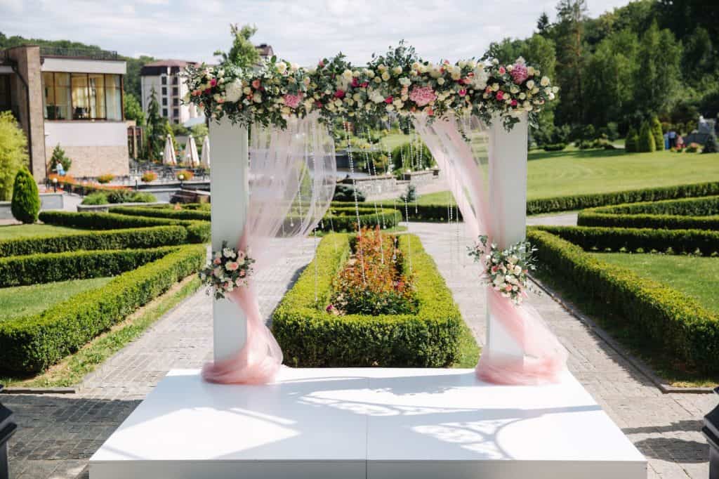 why you should consider a garden wedding venue
